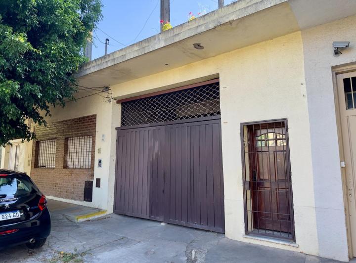 Casa · 250m² · 5 Ambientes · 1 Cochera