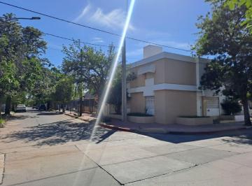 PH · 90m² · 7 Ambientes · 1 Cochera · PH en B. Urca, con 4 Dorm., 2 Baños, Garaje y Asador (No Tiene Patio. Jardin) Excelente Ubi.