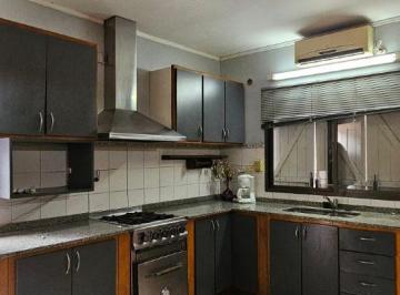 Casa en Alquiler de 5 ambientes José Mármol · Casa Tipo Chalet de 4 Ambientes con Quincho y Cochera