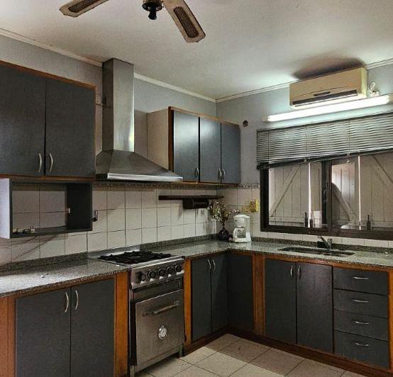 Casa · 350m² · 5 Ambientes · 1 Cochera