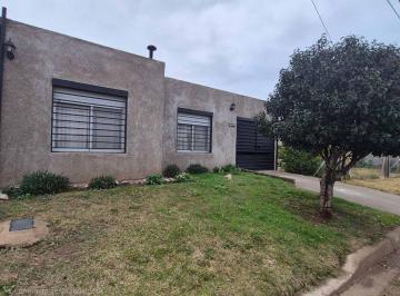 Casa · 91m² · 3 Ambientes · 2 Cocheras · Casa de 2 Dorm. en Barrio Pinar del Norte Sl