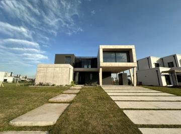 Casa de 7 ambientes, Pilar · Casa Lote 893 m² La Calesa Pilará Vista a La Laguna. Se Aceptan Bienes en Parte de Pago/ Financiación