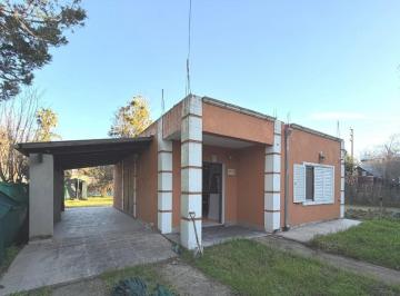 Casa · 65m² · 1 Ambiente · 1 Cochera · Venta - Casa en Funes Zona 7