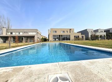 Casa · 280m² · 7 Ambientes · 2 Cocheras · Casa 3 Dorm. en Alquiler Temporario en Las Liebres