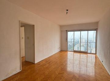 Departamento de 3 ambientes, Floresta · Departamento Super Luminoso, Piso Alto en Floresta!