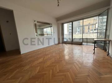 Departamento · 73m² · 4 Ambientes · Venta Departamento 4 Amb Recoleta Semipiso con Balcon + Dependencia