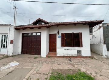 Casa · 158m² · 5 Ambientes · 1 Cochera · Se Vende Amplia Casa en Venta en Coronda