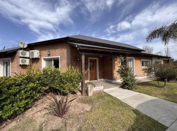Casa · 6 Ambientes · Casa en Venta Tres Dorm. Country Cerrado Puerto Roldan Piscina Quincho con Parrilla
