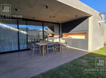Casa · 203m² · 6 Ambientes · 2 Cocheras · Venta - Casoria Casas Village - 3 Dorm. - 1 Planta