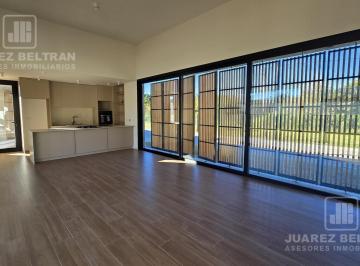 Casa · 203m² · 6 Ambientes · 2 Cocheras · Venta - Casoria Casas Village - 3 Dorm. - 1 Planta