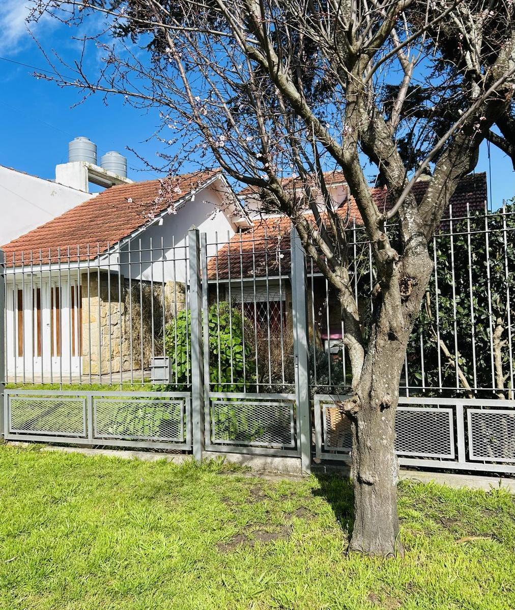 Chalet de cuatro ambientes en Punta Mogotes, emplazado sobre un terreno de 424 m²