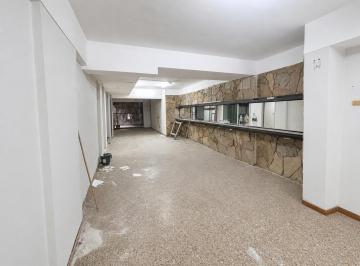 Local comercial · 327m² · 4 Cocheras · Local con Deposito