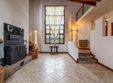 Casa · 206m² · 3 Ambientes · 1 Cochera · Venta Casa 3 Ambientes Escritorio Cochera Caisamar