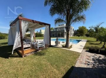 Casa · 245m² · 5 Ambientes · 2 Cocheras · Espectacular Casa de 5 Ambientes en Venta Barrio La Reserva! Excelentes Terminaciones!