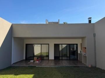 Casa · 150m² · 4 Ambientes · 1 Cochera · Exc Casa 3 Dor Vta Gge/jard/qcho/asador Peteribies y Canelos