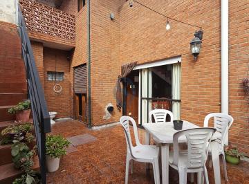 Casa · 268m² · 4 Ambientes · 1 Cochera · Venta - PH Cuatro Ambientes con Patio, Terraza y Garaje - Rivadavia 3753