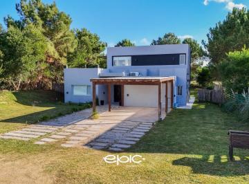 Casa · 200m² · 5 Ambientes · 2 Cocheras · Casa en Venta 5 Amb Barrio Costa Esmeralda