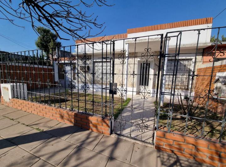 Casa · 150m² · 4 Ambientes · 2 Cocheras