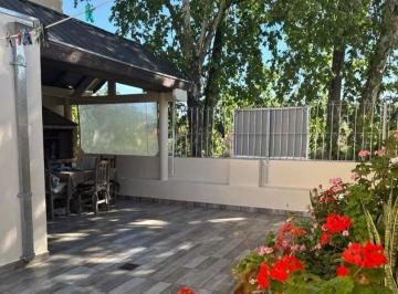 Casa de 6 ambientes, Coghlan · Casa de 276 m² con 5 Dorm. en Venta en Coghlan