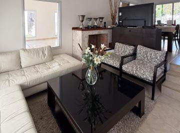 Casa · 200m² · 4 Ambientes · 2 Cocheras · Casa a La Venta en La Estanzuela
