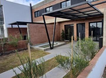 Casa · 124m² · 5 Ambientes · 2 Cocheras · Duplex en Venta, 3 Dorm. C/pileta, en Colinas de Manantiales