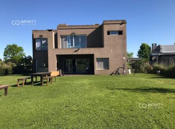Casa · 152m² · 5 Ambientes · Venta Oportunidad Casa 5 Amb en San Sebastian