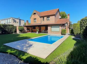 Casa · 200m² · 7 Ambientes · 6 Cocheras · Venta Casa Lote Interno Barrio La Delfina Pilar