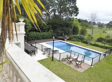 Casa · 410m² · 6 Ambientes · 4 Cocheras · Venta Casa con Jardín, Piscina y Parrilla en Club de Campo Hacoaj, Tigre