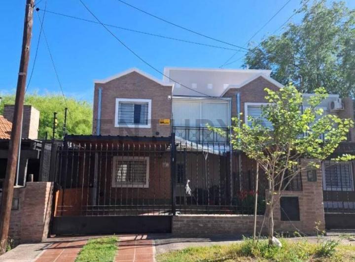 Casa · 127m² · 5 Ambientes · 1 Cochera