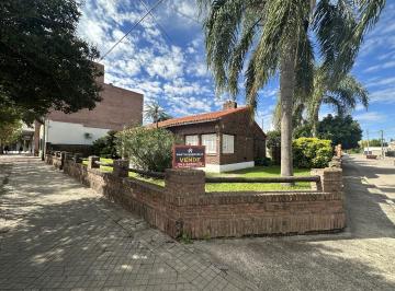 Casa · 238m² · 7 Ambientes · 2 Cocheras · Casa en Roldán