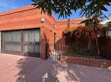 Casa · 152m² · 5 Ambientes · 2 Cocheras · Casa 2 Dorm. C/cochera + Depto - Venta