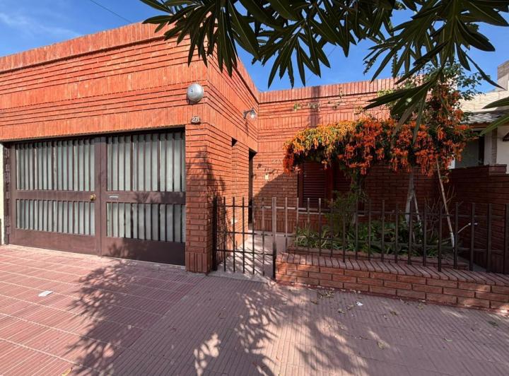 Casa · 152m² · 5 Ambientes · 2 Cocheras