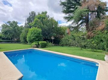Terreno · 709m² · 5 Ambientes · 2 Cocheras · Ldo. Venta Terreno Arbolado 709 m² con Pileta Revestida en Venecitas. Los Cardales Country Club