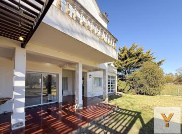 Casa · 275m² · 7 Ambientes · Casa en Alquiler - 4 Dorm. 2 Baños - 1250 m - Haras del Sur 1.