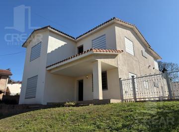Casa · 306m² · 12 Ambientes · 4 Cocheras · Gran Casa de 5 Dorm. en Una de Las Mejores Zonas de Alta Gracia