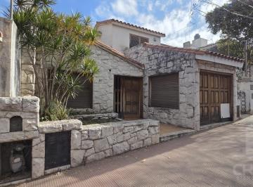 Casa · 224m² · 10 Ambientes · 2 Cocheras · Casa 4 Dorm. en General Paz