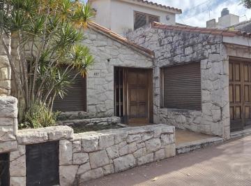 Casa · 224m² · 10 Ambientes · 2 Cocheras · Casa 4 Dorm. en General Paz