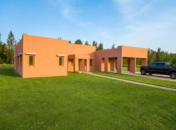 Casa · 199m² · 8 Ambientes · 4 Cocheras · Casa en Venta Area 60 La Reserva Ruta 2 de 199 m², Lote de 1500 m² con Pileta Brandsen