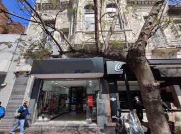 Oficina comercial , Flores · Muy Buen Local en Primer Piso Ideal Oficinas - Institutos - Coworking