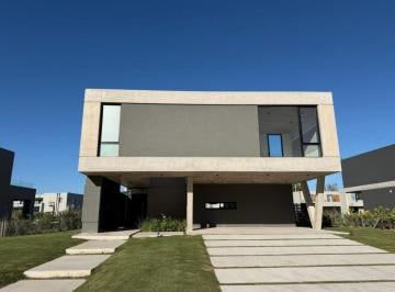Casa de 7 ambientes, Pilar · Venta Casa Lote 955 m² 4 Suites Pilará Golf Polo Se Aceptan Bienes en Parte de Pago / Financiación