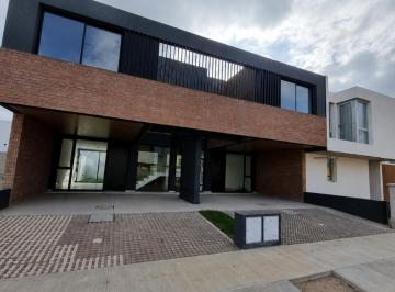 Casa · 125m² · 3 Ambientes · 2 Cocheras · Venta Duplex, 3 Dorm., Quebrada de Manantiales, a Estrenar