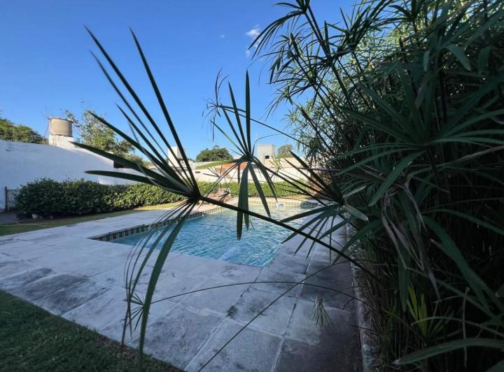 Casa · 250m² · 5 Ambientes · 3 Cocheras