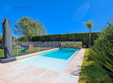 Casa · 172m² · 5 Ambientes · 2 Cocheras · Venta · Casa · 4 Dorm. · Quincho · Piscina · Apta Credito · Funes