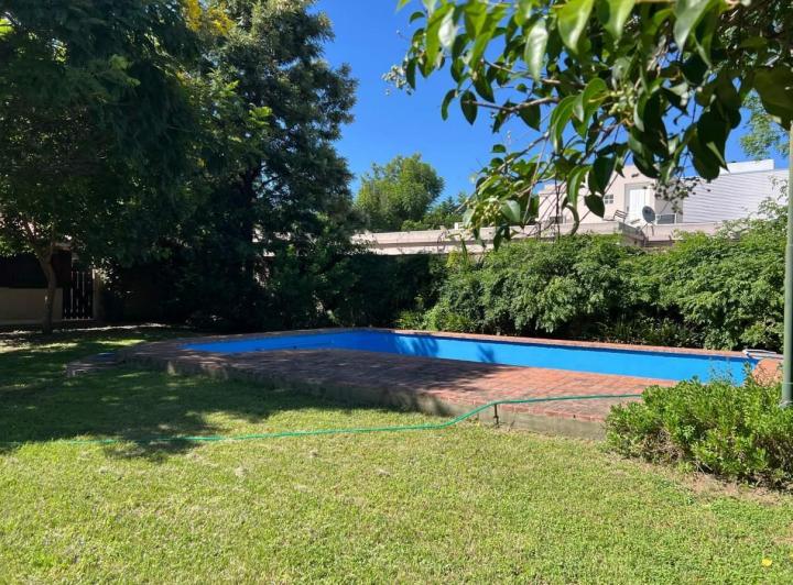 Casa · 200m² · 7 Ambientes · 2 Cocheras