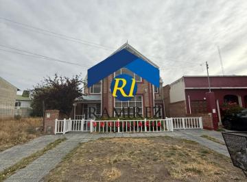 Casa · 3 Dormitorios · Casa en Venta - Santa Cruz - Rio Gallegos - Av General Angel Sureda Nº346