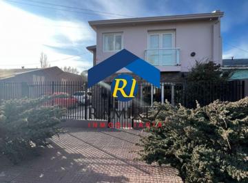 Casa · 400m² · 5 Dormitorios · Casa en Venta - Santa Cruz - Rio Gallegos - Avjujuy Nº126