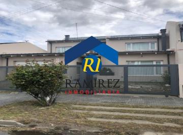 Casa · 300m² · 4 Dormitorios · Casa en Venta - Santa Cruz - Rio Gallegos - Alcorta Nº855