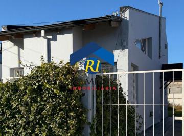 Casa · 220m² · 2 Dormitorios · Casa en Venta - Santa Cruz - Rio Gallegos - Victor Rugilo Martinez Nº554