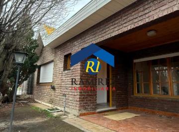 Casa · 241m² · 2 Dormitorios · Casa en Venta - Santa Cruz - Rio Gallegos - Av Paradello Nº378