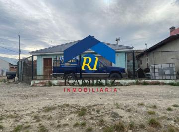 Casa · 220m² · 2 Dormitorios · Casa en Venta - Santa Cruz - Rio Gallegos - Barrio Evita - Madame Curie Esquina Juan Manuel de Rosas